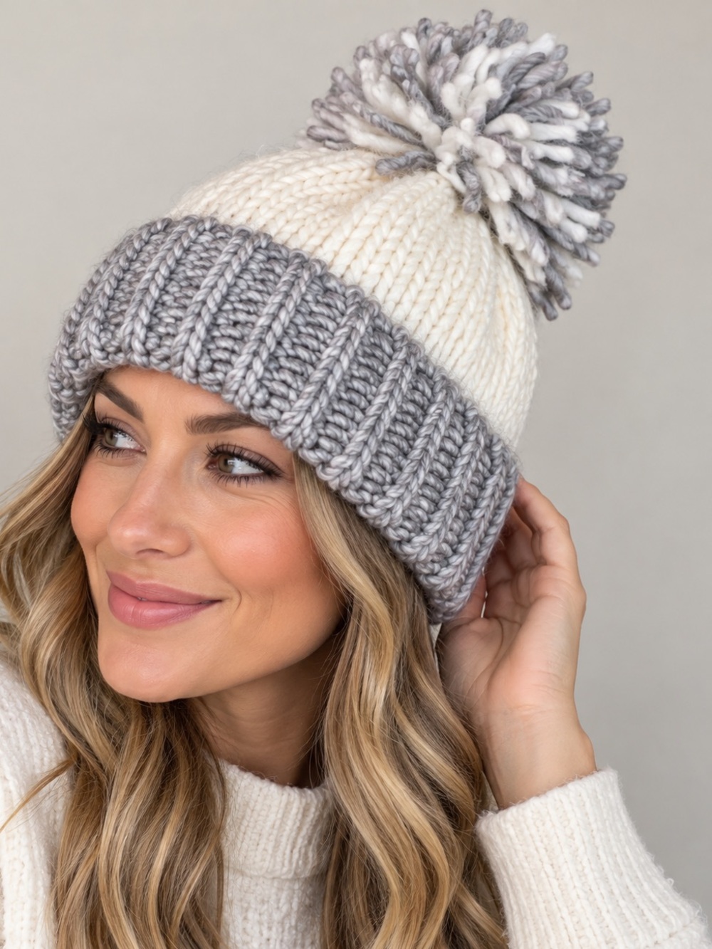 Gelso Bianco Italian Alpaca Wool Chunky Knit Pom Pom Beanie Hat NWT
